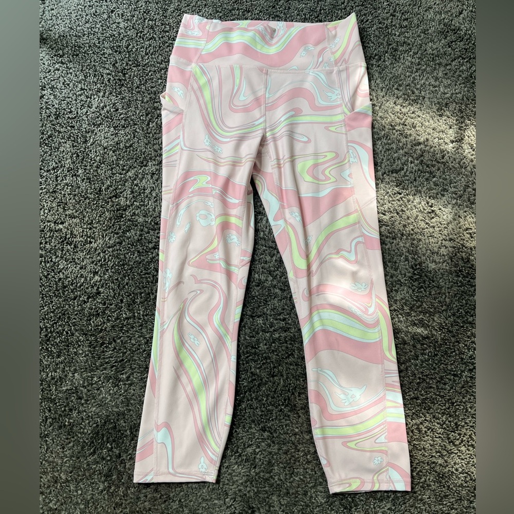 Fabletics Women’s Leggings Oasis Capri Guava Marble Daisy Size Medium EUC Pink